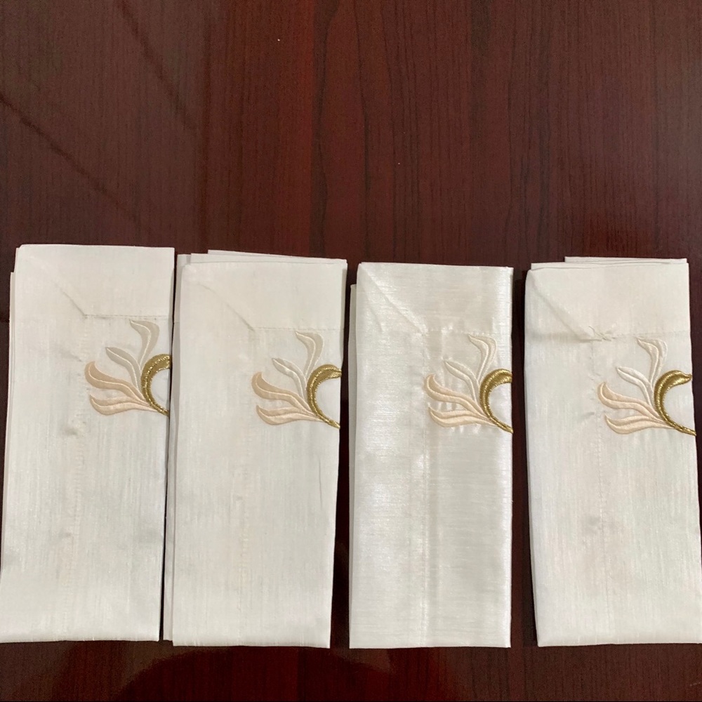 Set of 4 luxury cloth napkins, formal dining